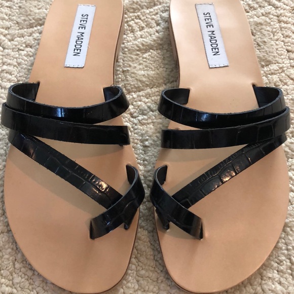 Steve Madden Ringtone Flat Sandal - Picture 3 of 7